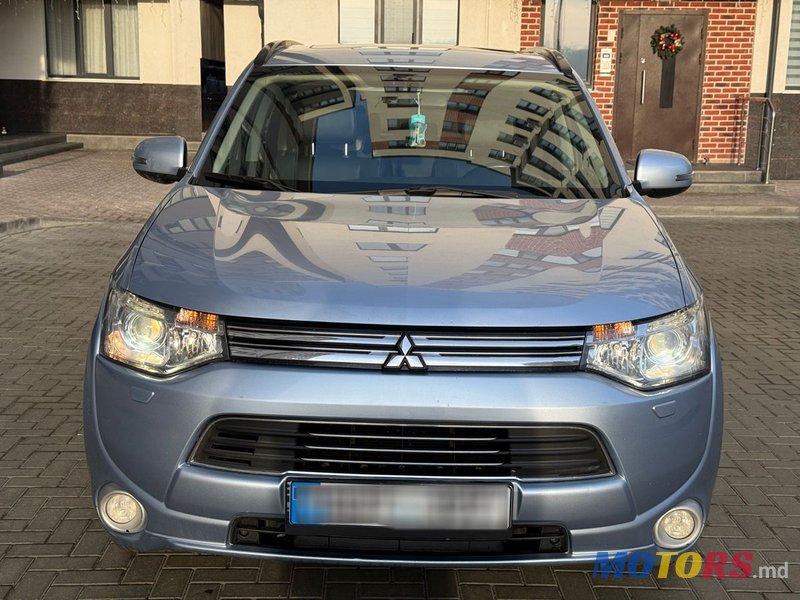 2014' Mitsubishi Outlander photo #1
