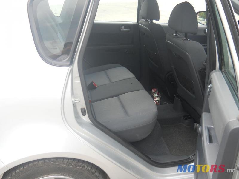 2006' Mitsubishi Colt photo #2