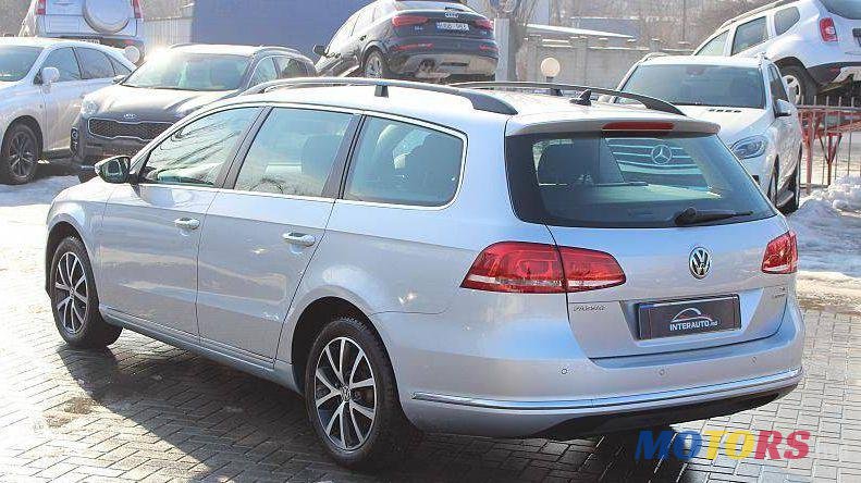 2011' Volkswagen Passat photo #2