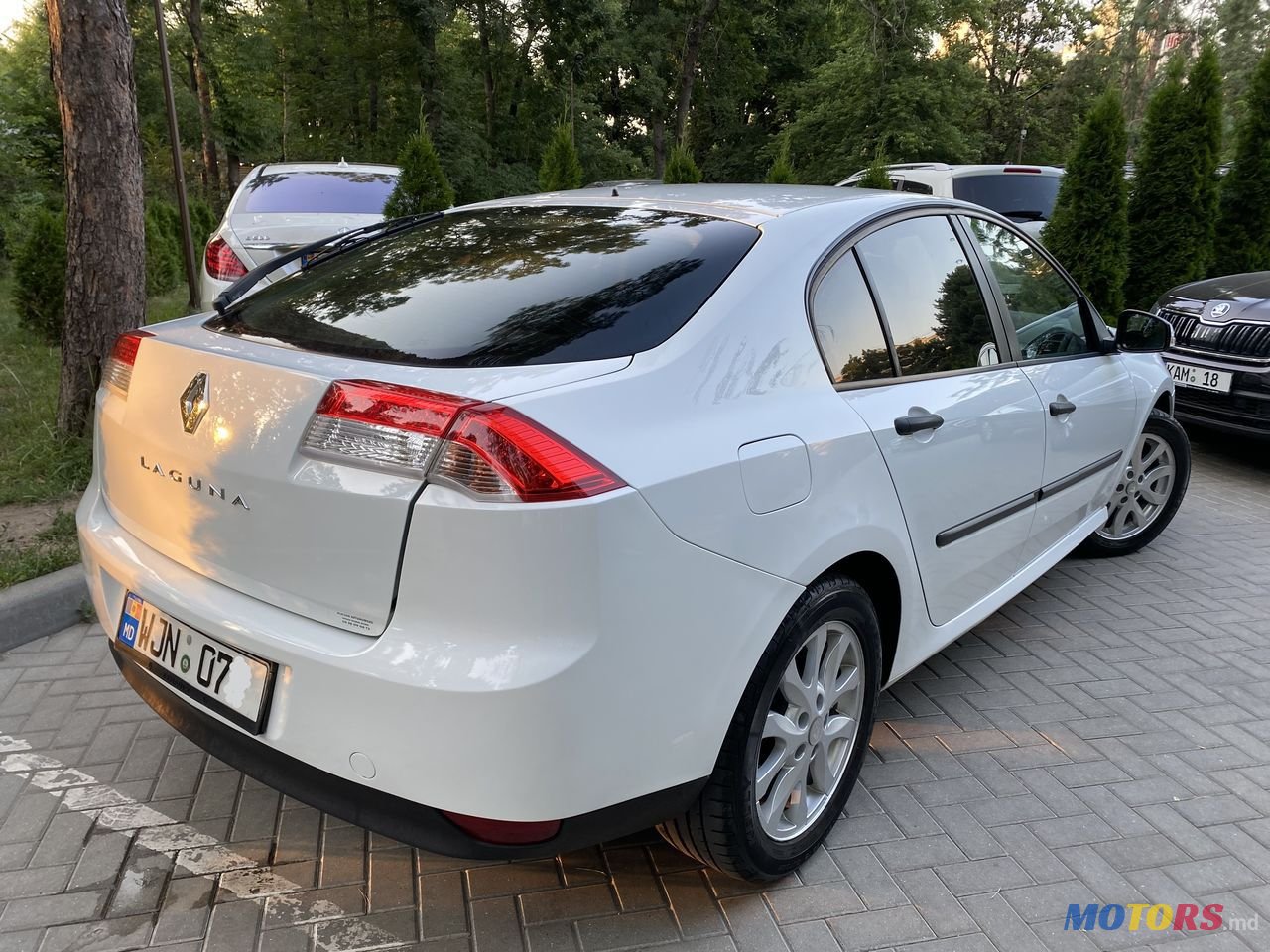 2009' Renault Laguna photo #3
