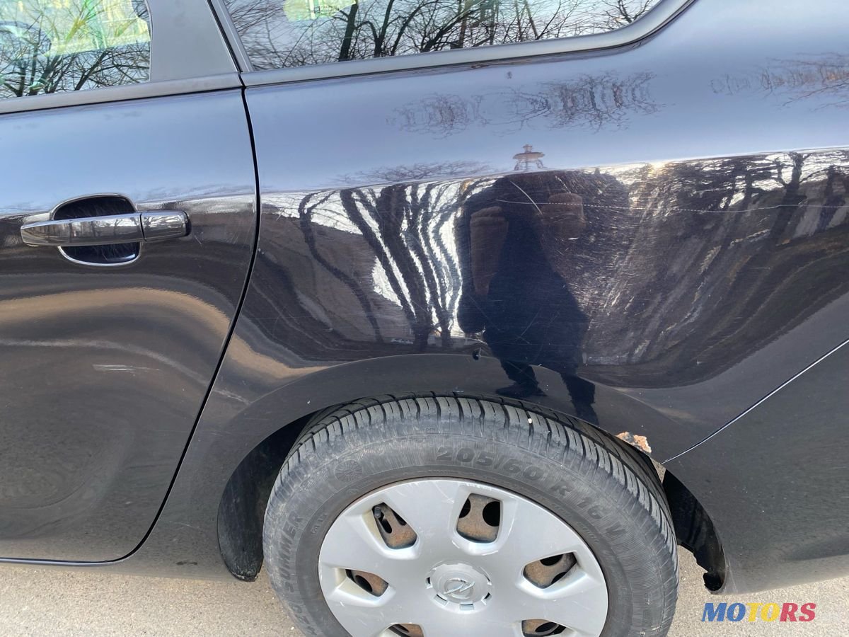 2011' Opel Astra photo #6