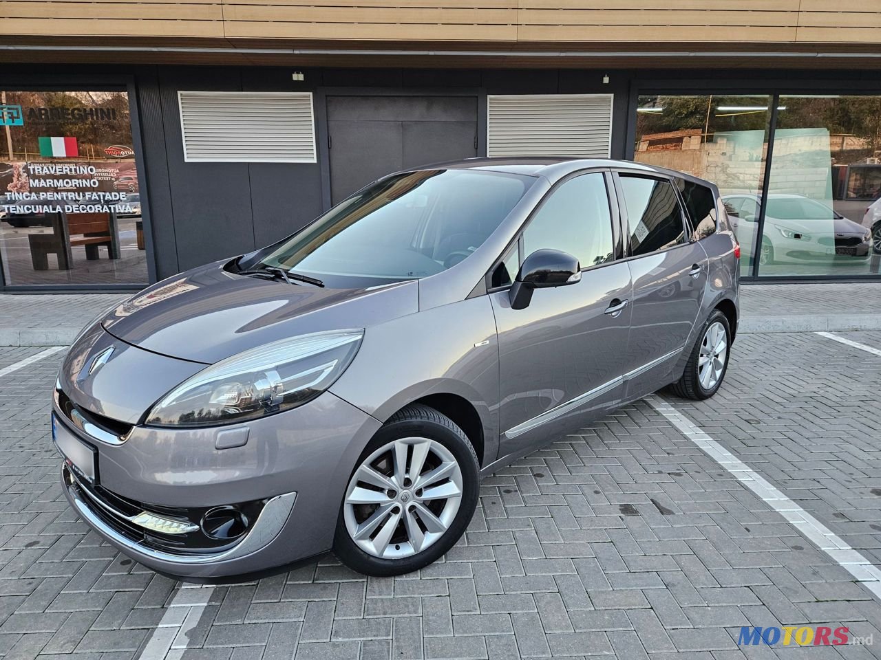 2013' Renault Grand Scenic photo #1