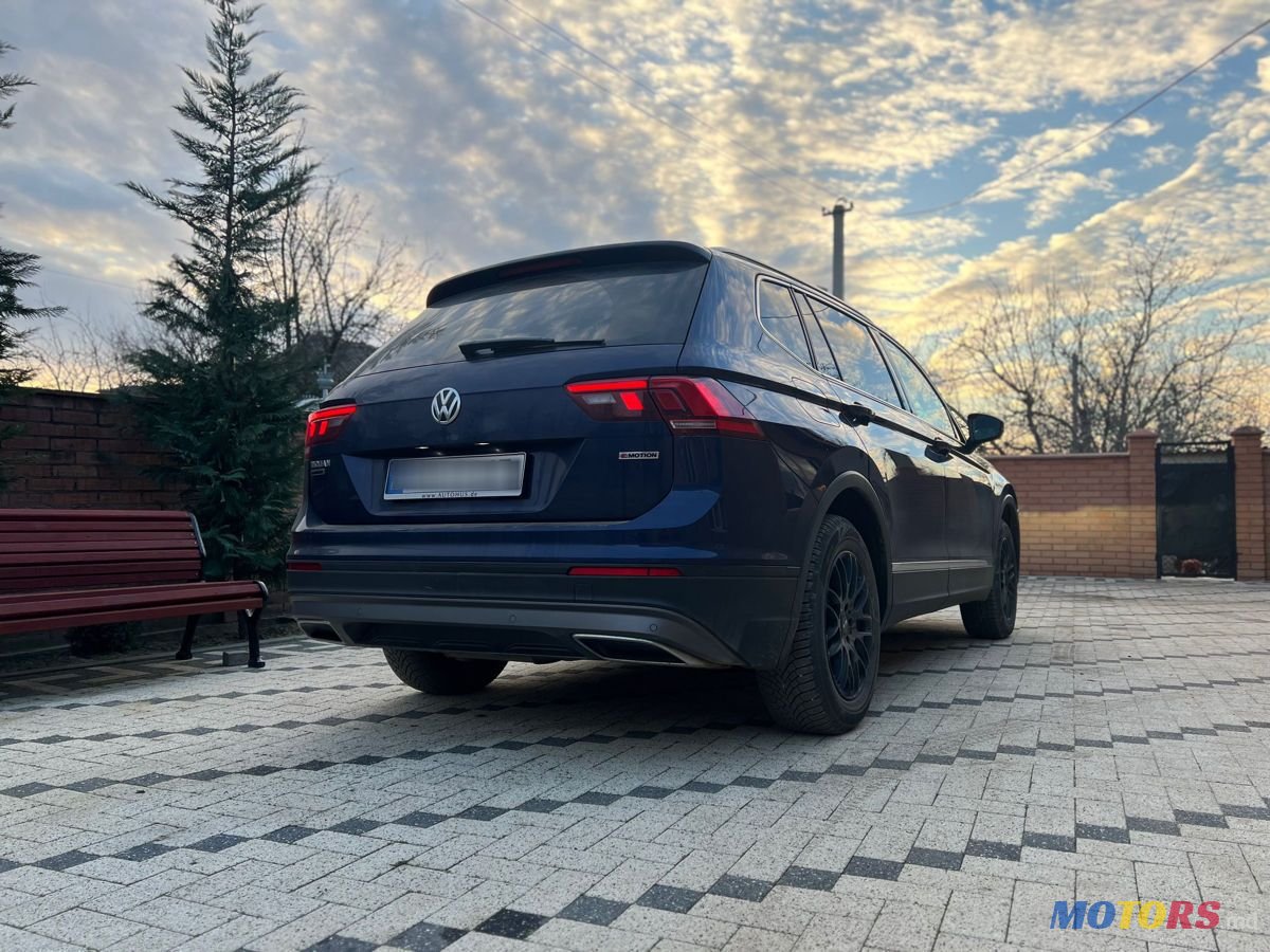 2021' Volkswagen Tiguan photo #3