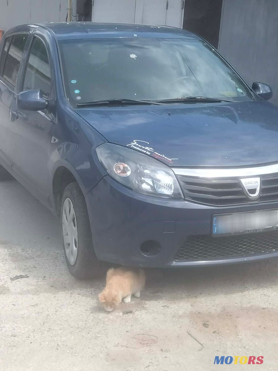 2009' Dacia Sandero photo #2