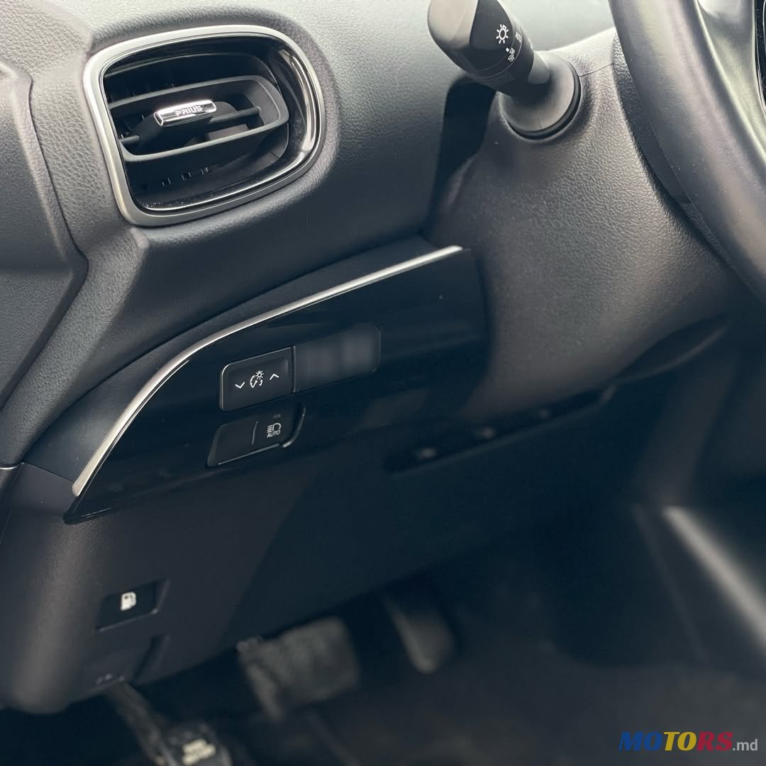 2019' Toyota Prius AWDE XLE photo #6