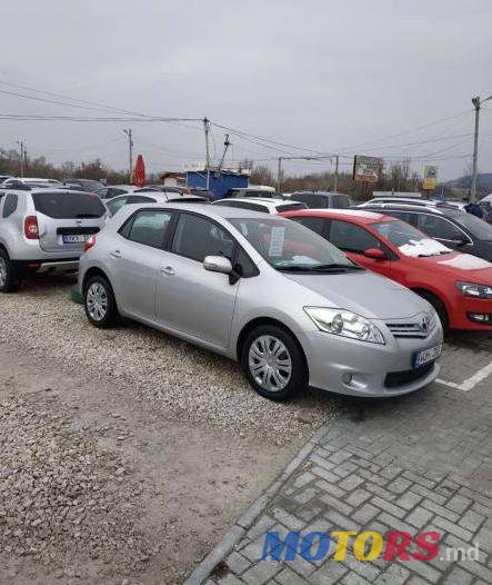 2011' Toyota Auris photo #1