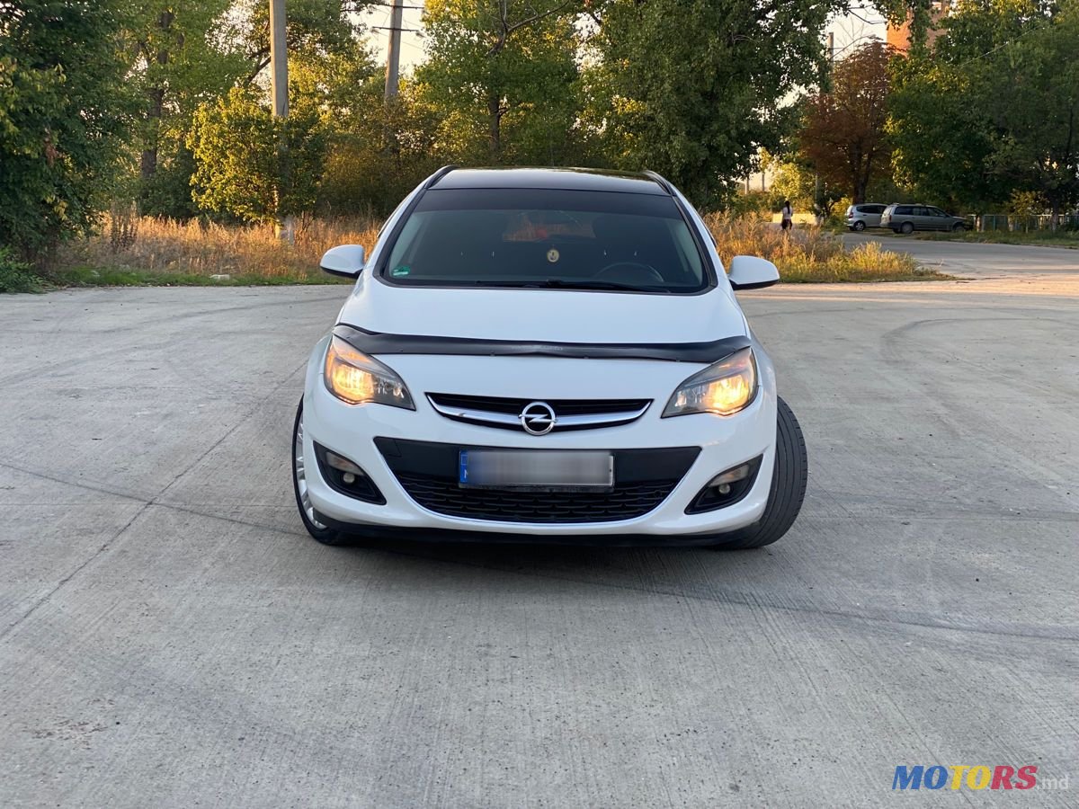 2014' Opel Astra photo #2