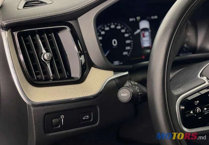 2020' Volvo XC60 photo #4