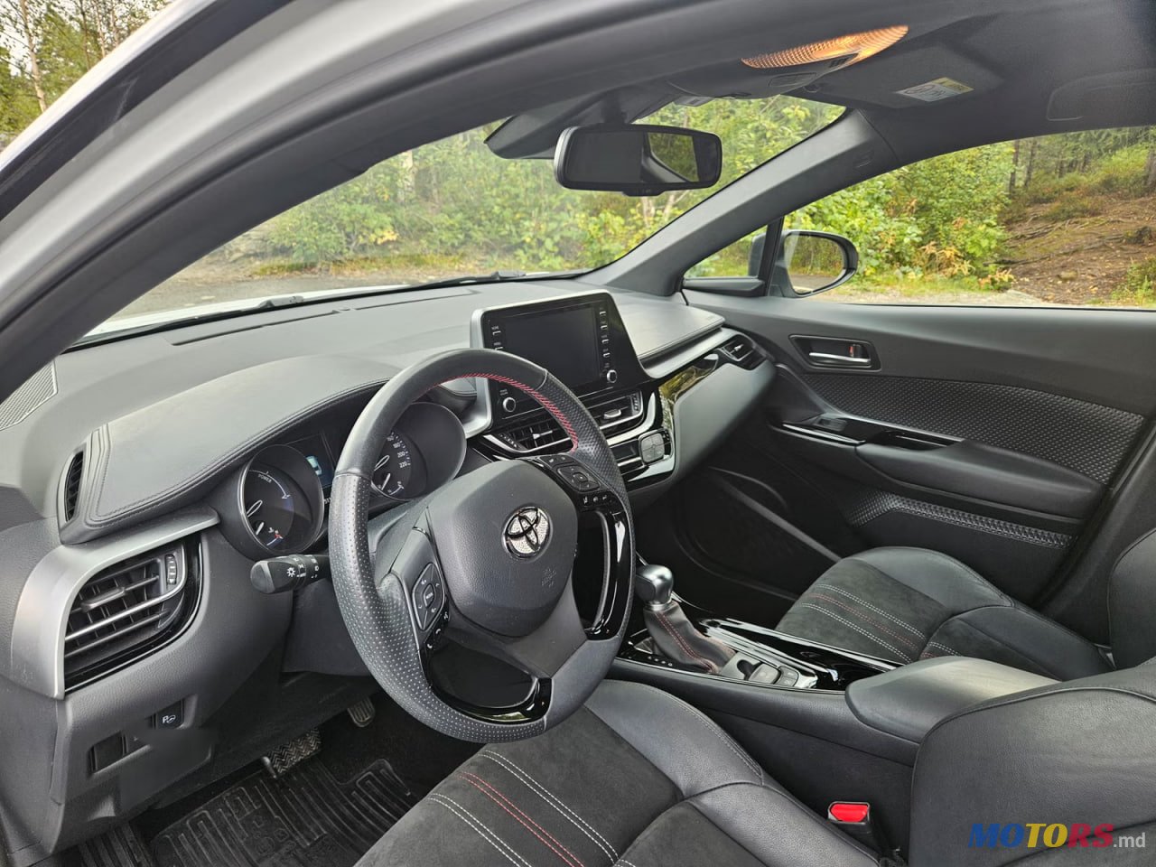 2021' Toyota C-HR GR sport photo #5