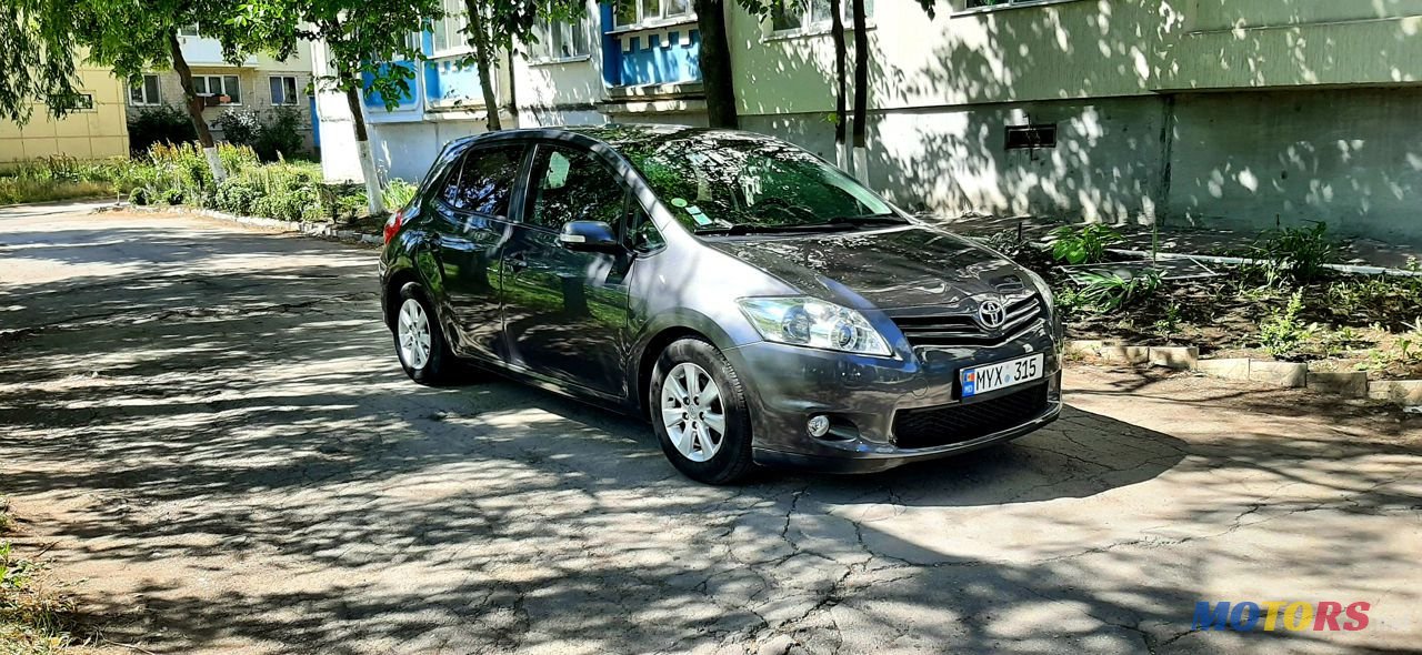 2013' Toyota Auris photo #1