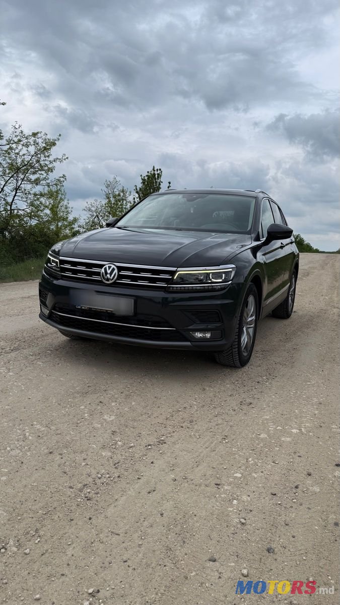 2018' Volkswagen Tiguan photo #2