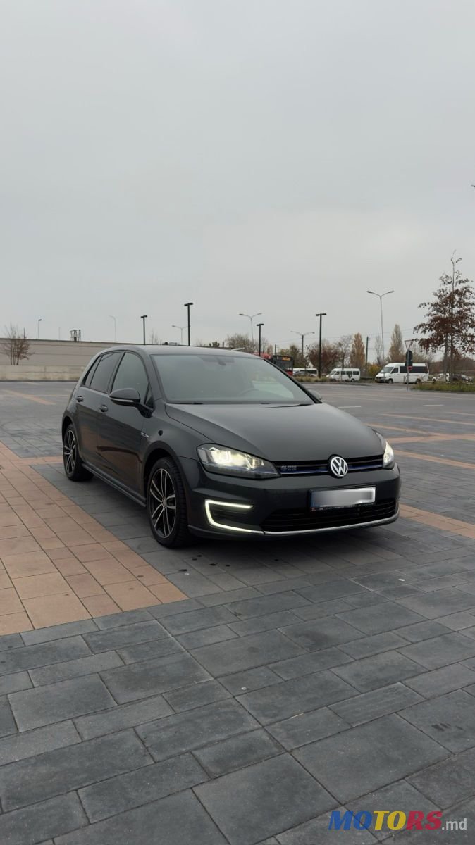 2015' Volkswagen Golf photo #2