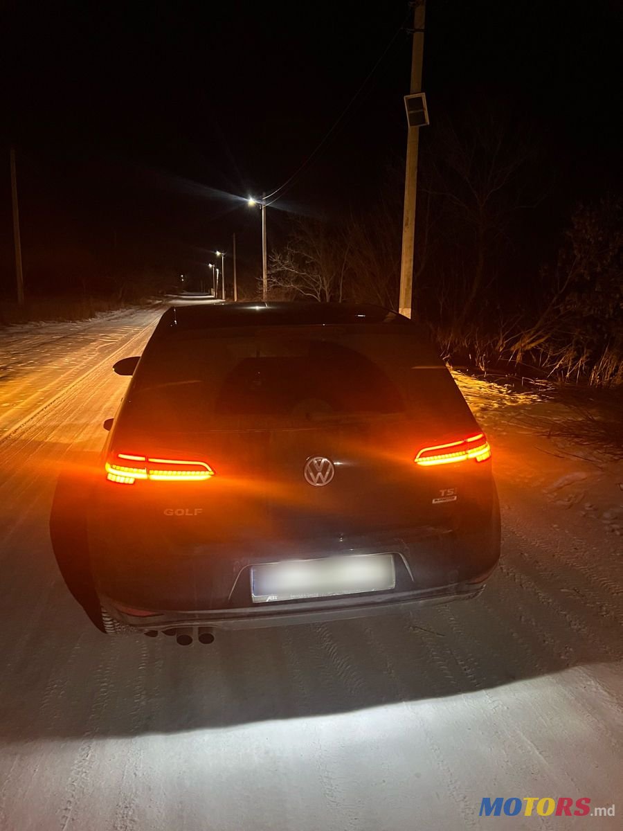 2015' Volkswagen Golf photo #2