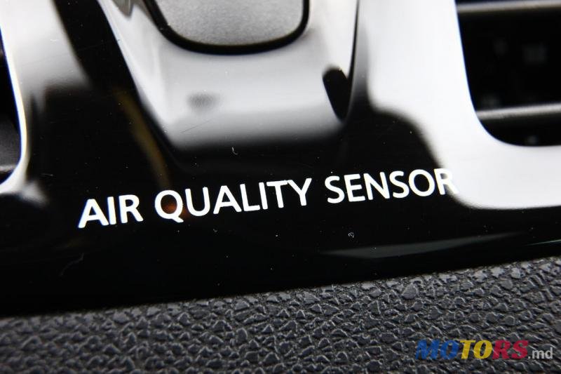 2012' Renault Megane photo #6