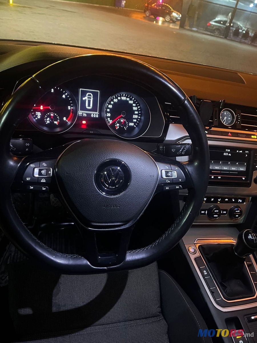 2015' Volkswagen Passat photo #5