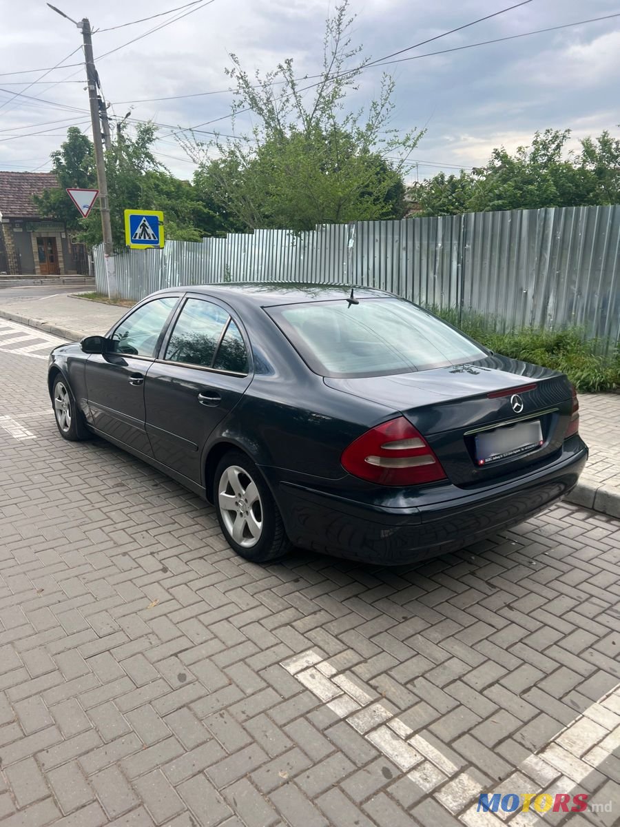 2004' Mercedes-Benz E Класс photo #3