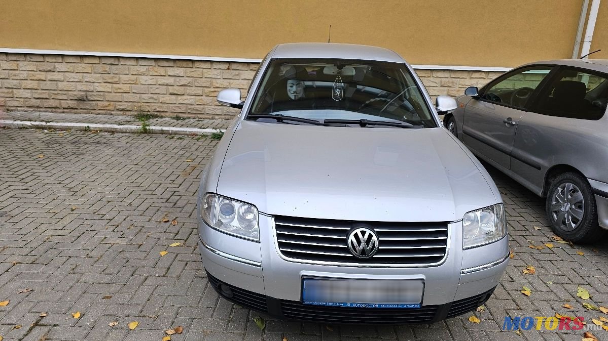 2004' Volkswagen Passat photo #2