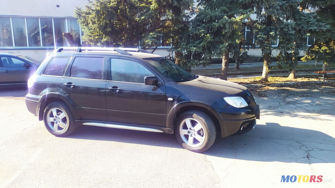 2008' Mitsubishi Outlander photo #4