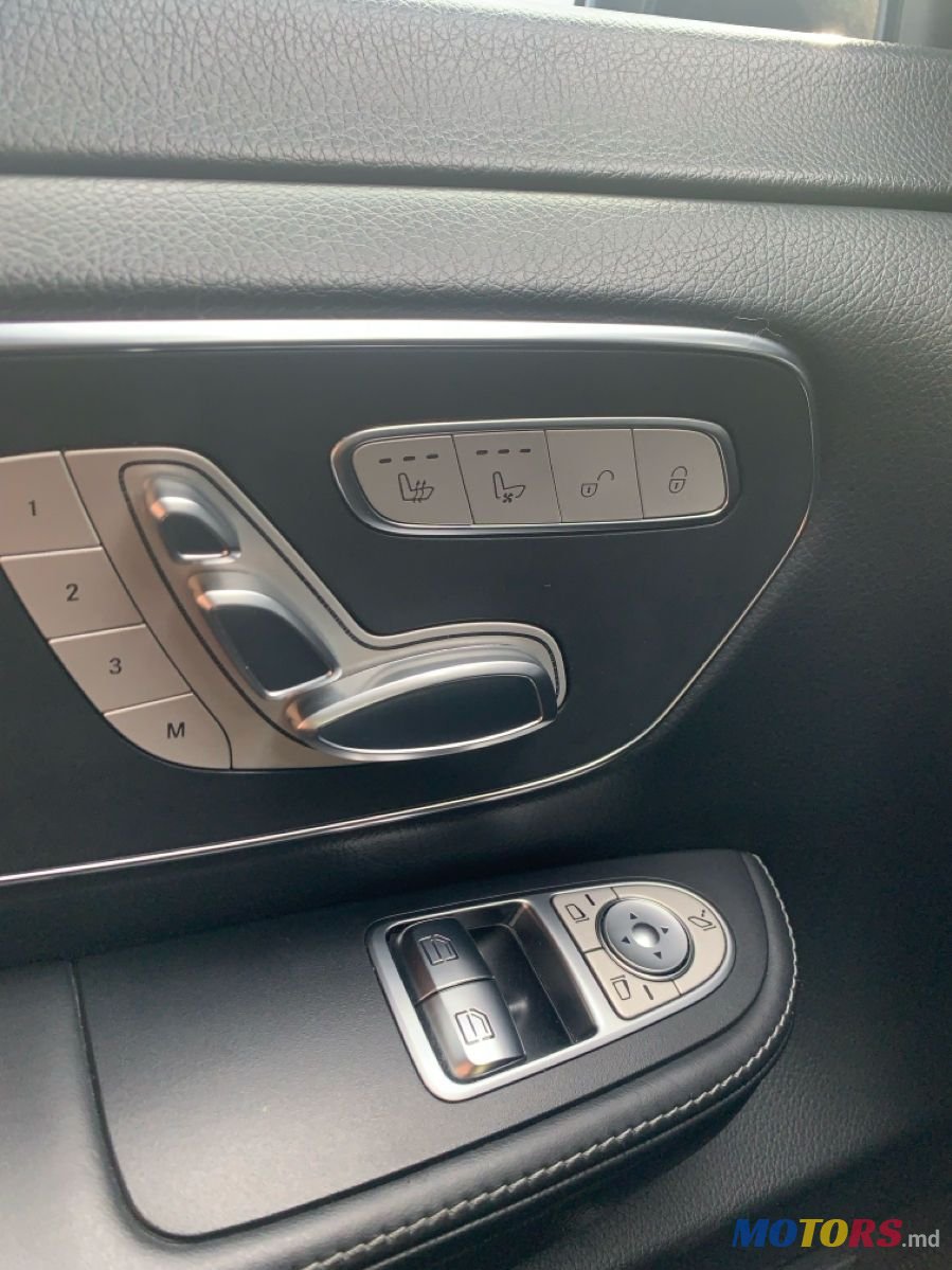 2020' Mercedes-Benz V-Class photo #4