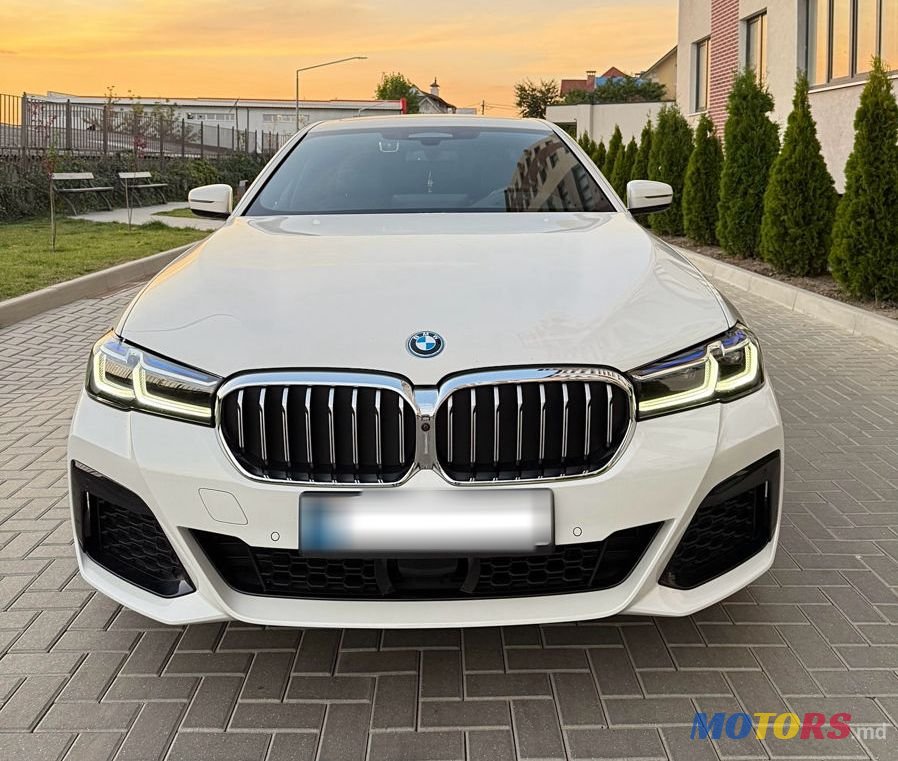 2022' BMW 5 Series photo #1