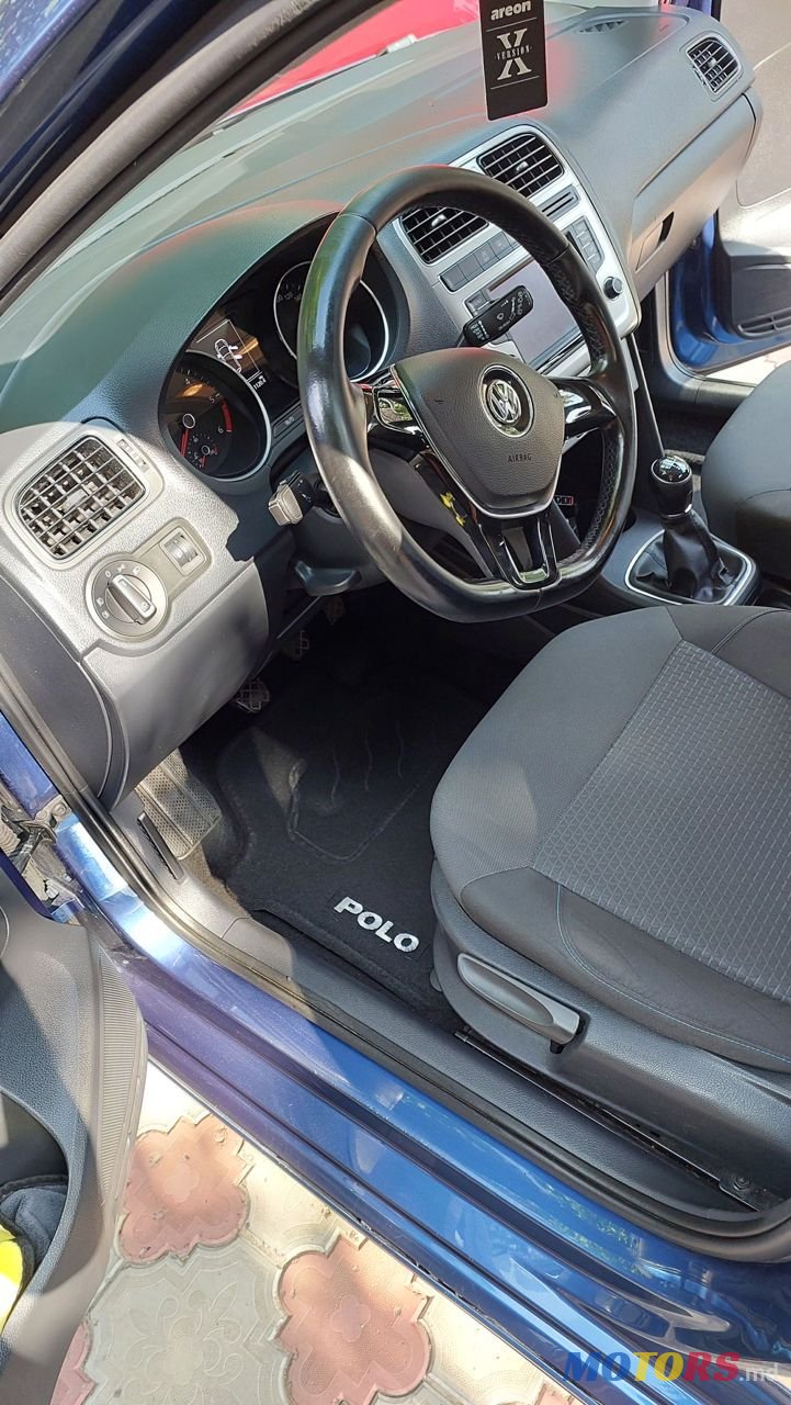 2015' Volkswagen Polo photo #4