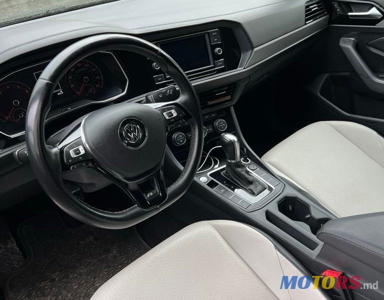 2018' Volkswagen Jetta photo #5