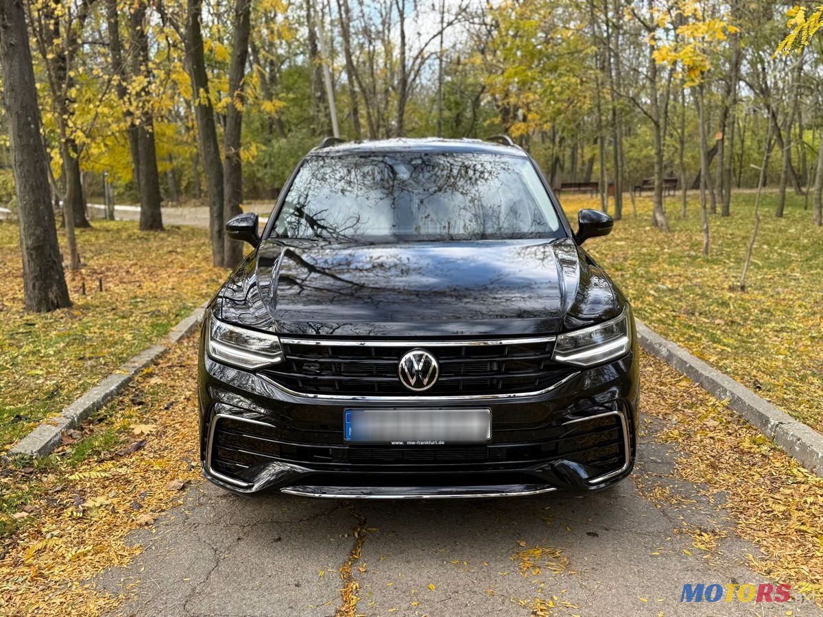 2024' Volkswagen Tiguan photo #2