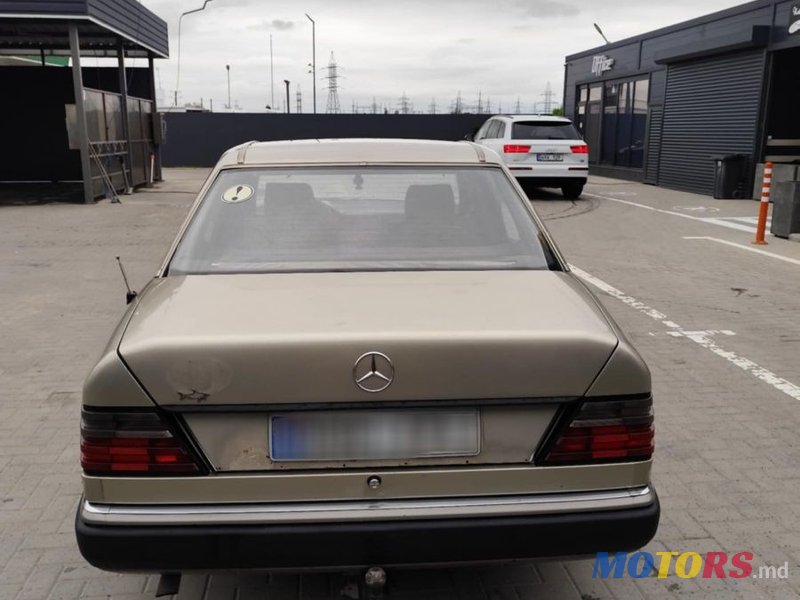 1992' Mercedes-Benz E-Class photo #5
