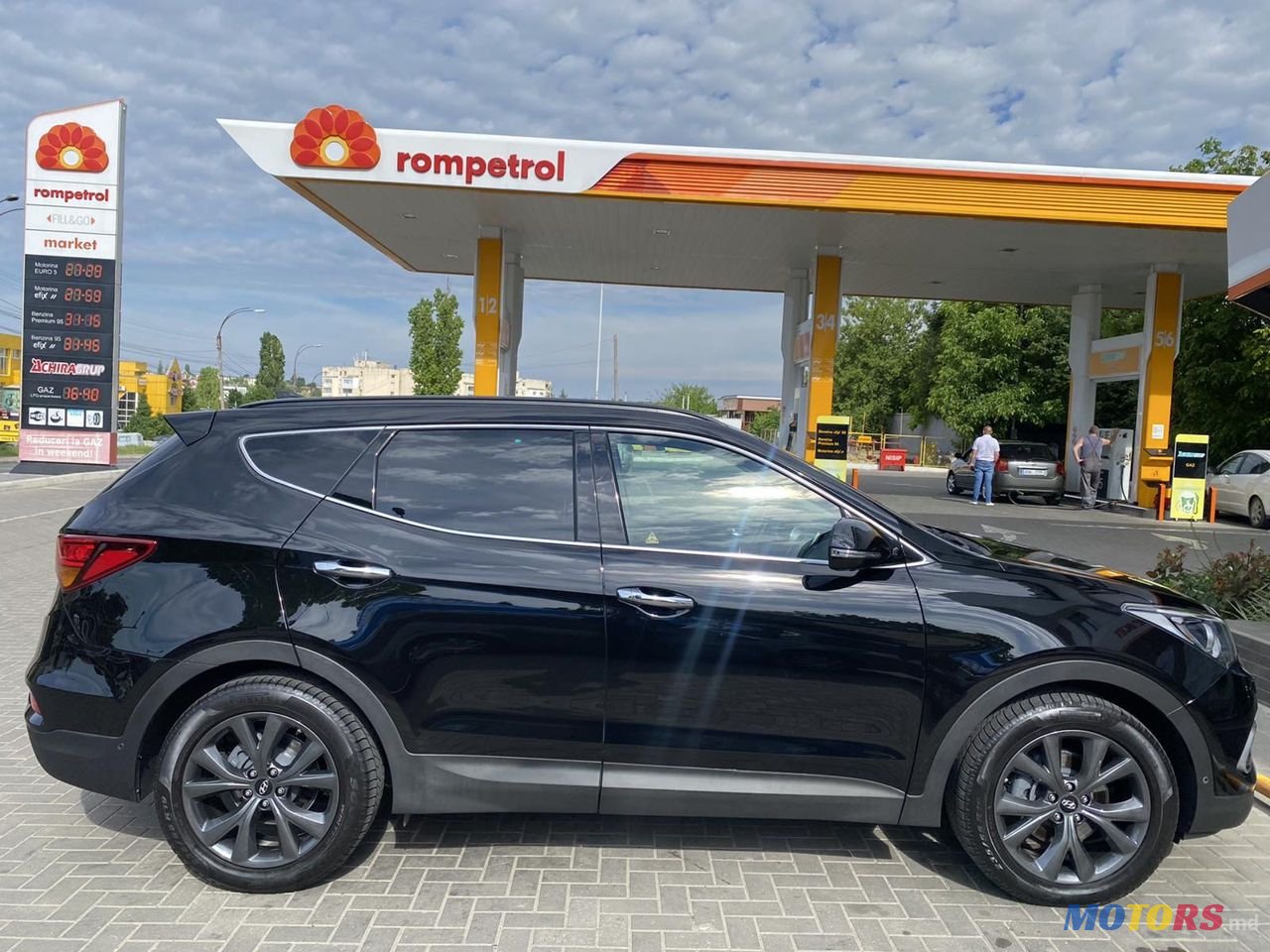 2017' Hyundai Santa Fe photo #5