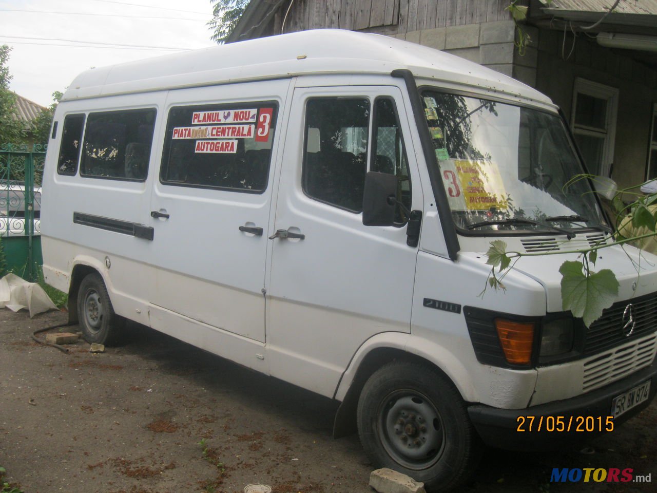 1993' Mercedes-Benz 210D photo #1