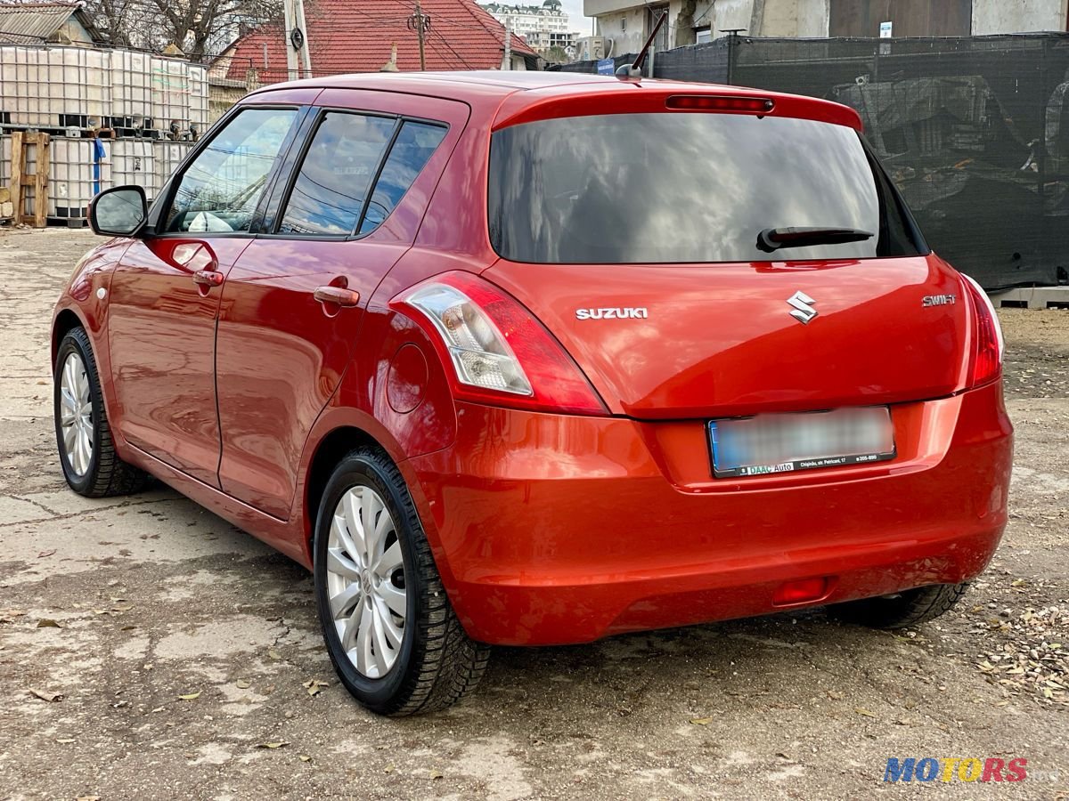 2011' Suzuki Swift photo #3