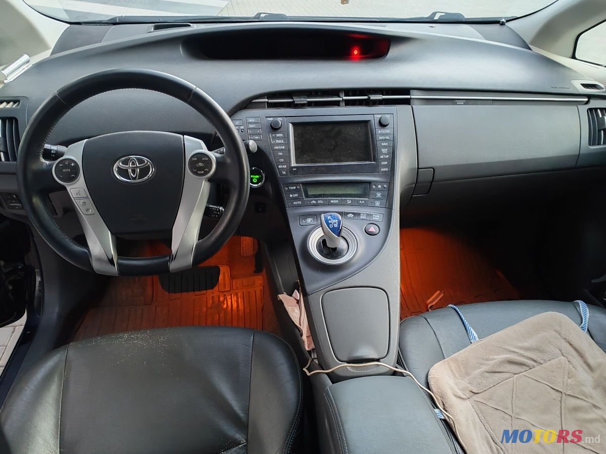2010' Toyota Prius photo #5