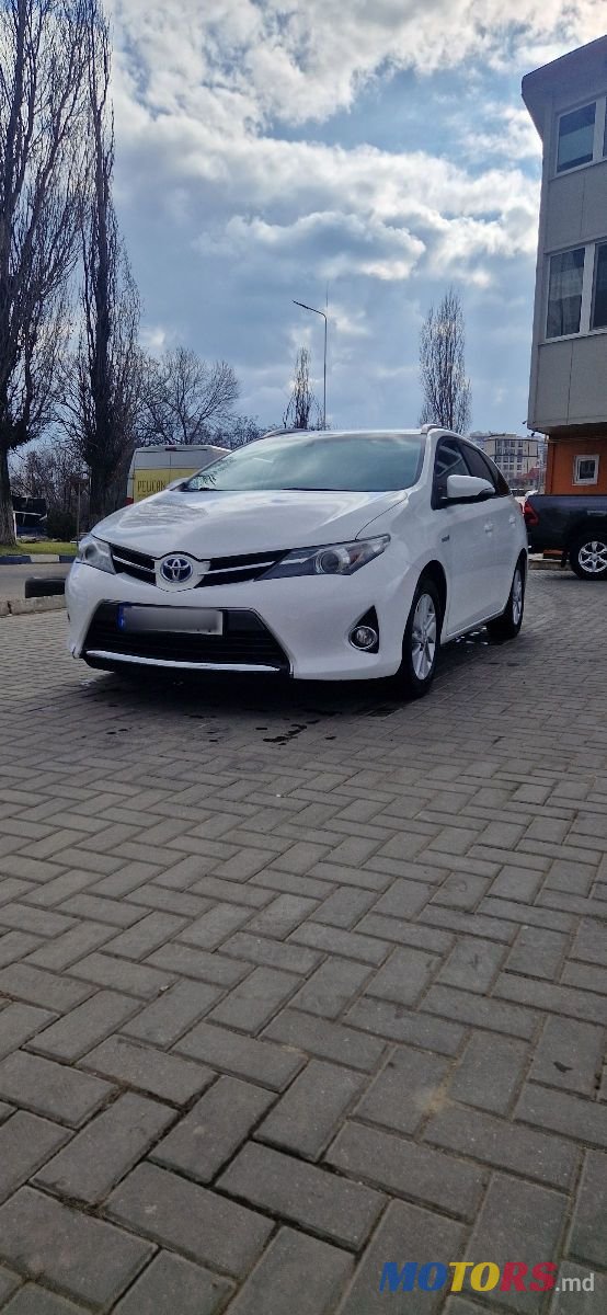 2013' Toyota Auris photo #1