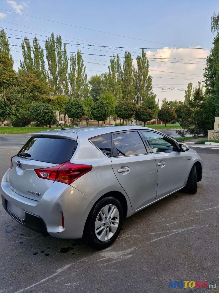 2013' Toyota Auris photo #2