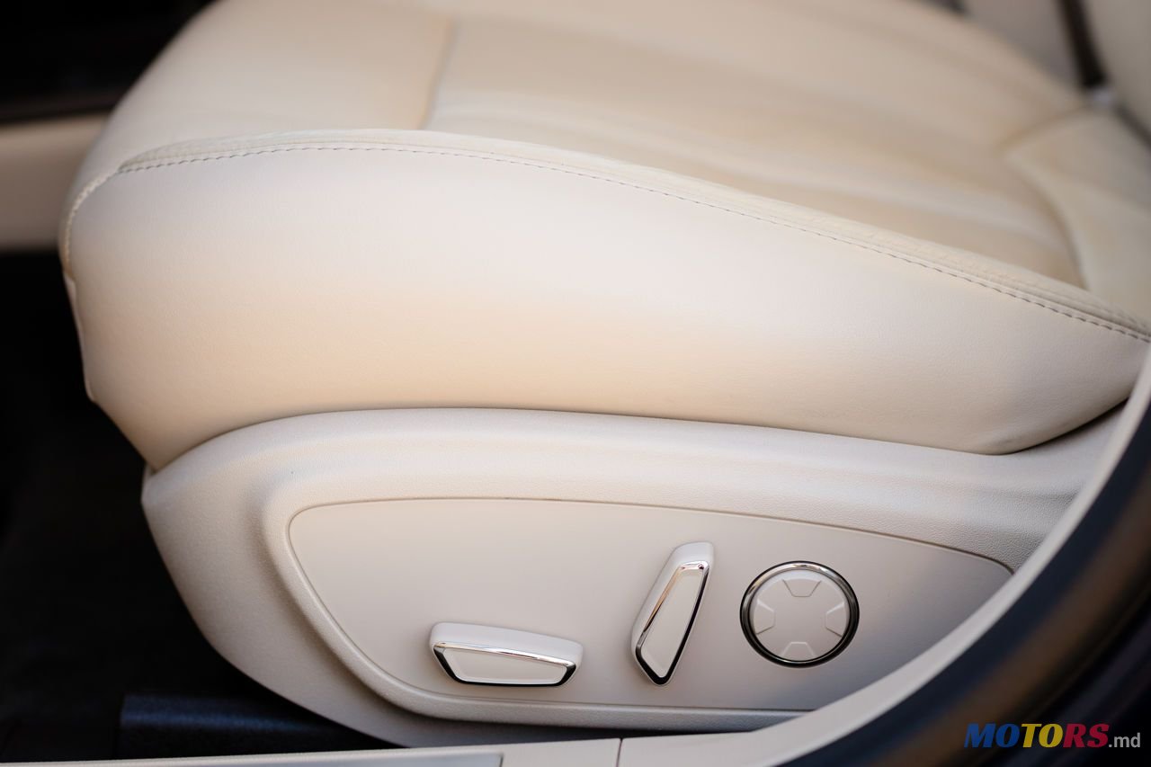 2017' Lincoln MKZ photo #5