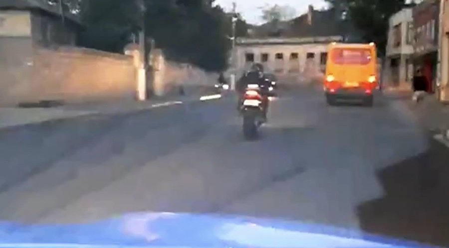 Urmărire a unui motociclist care avea numărul de înmatriculare camuflat aseară la Orhei