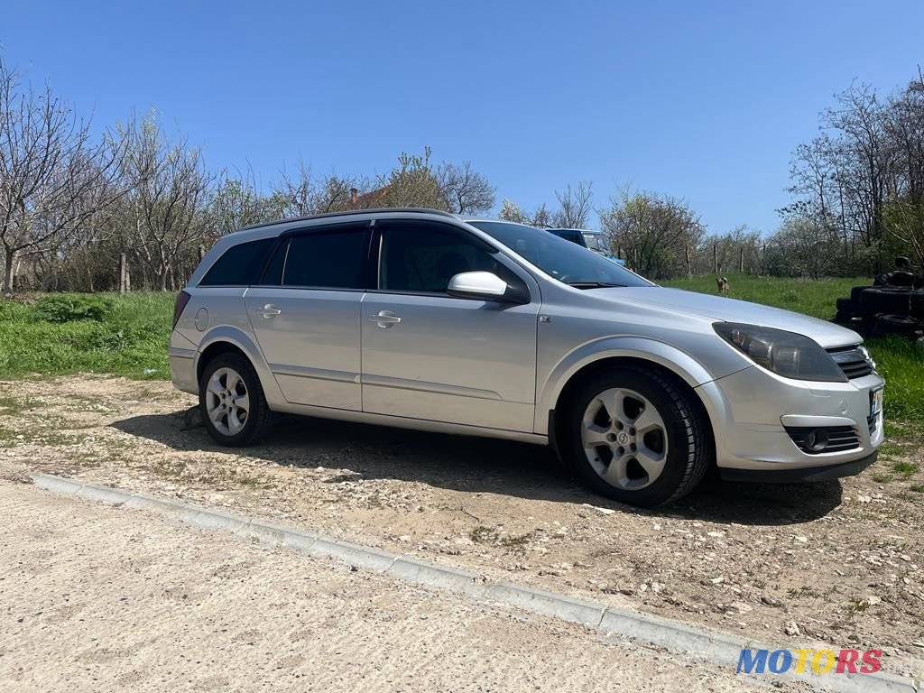 2005' Opel Astra photo #2