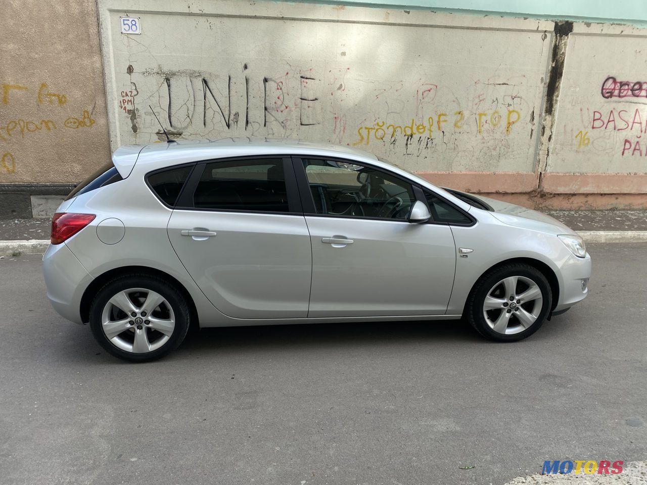 2012' Opel Astra photo #6