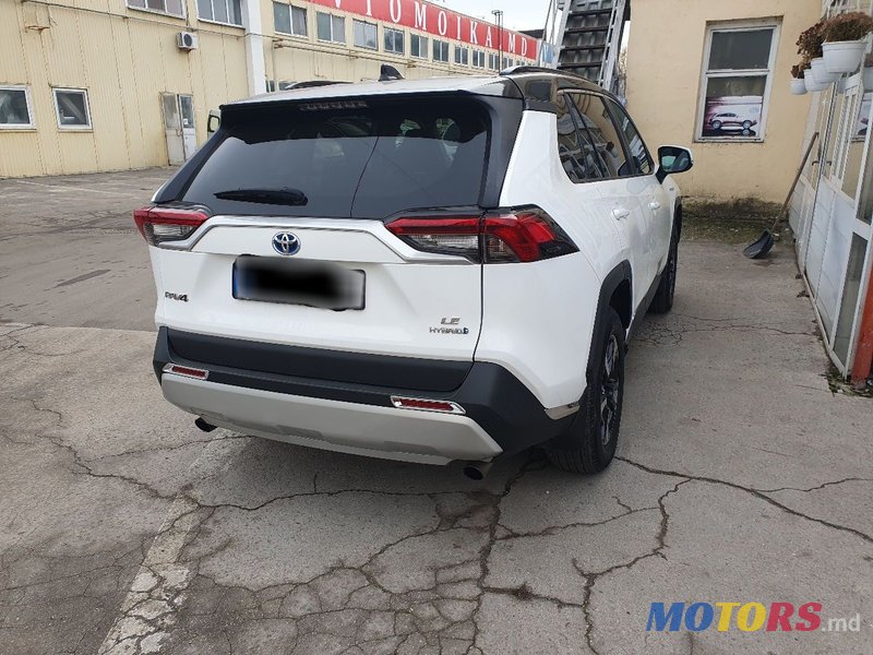 2019' Toyota RAV4 photo #4