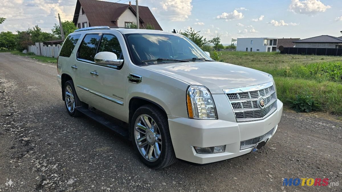2010' Cadillac Escalade photo #2