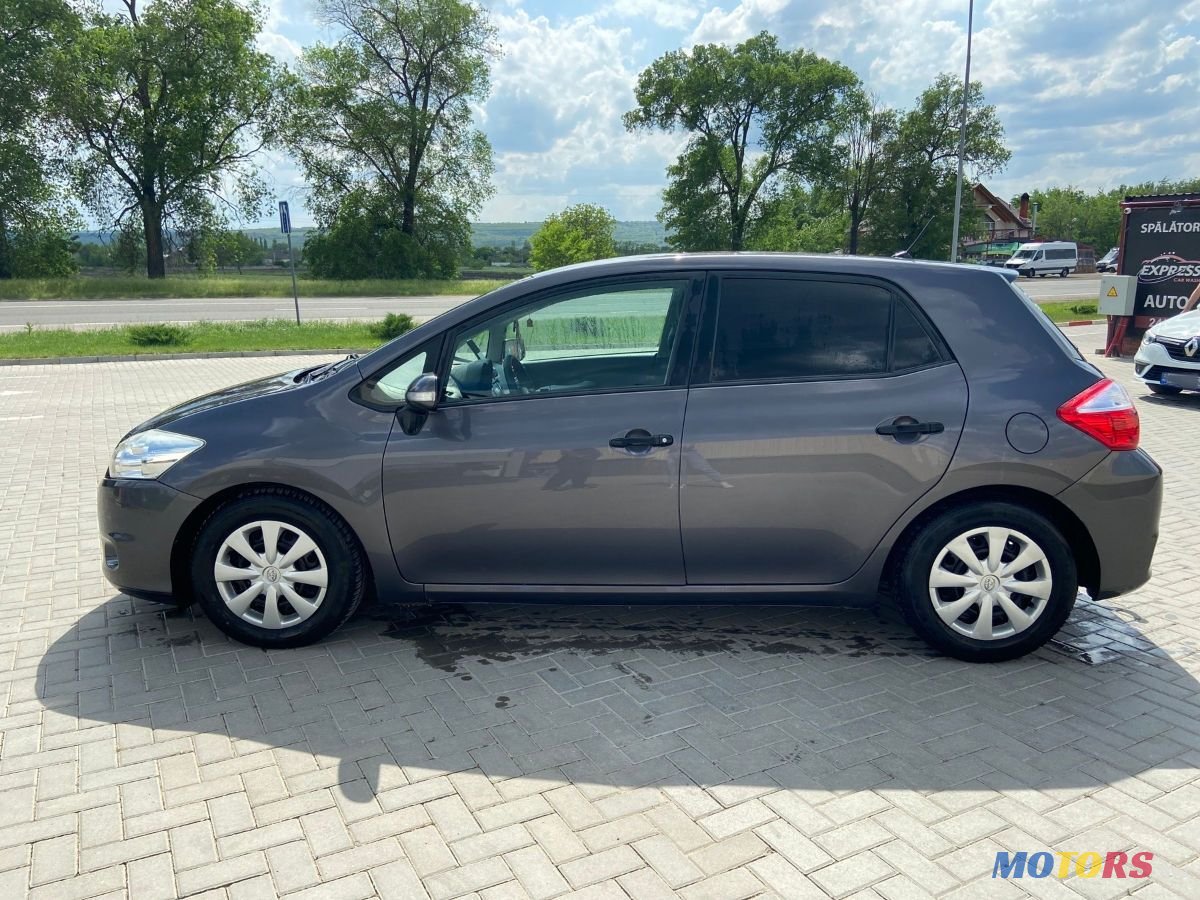 2010' Toyota Auris photo #4