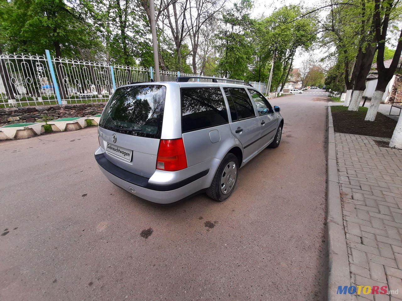 2001' Volkswagen Golf photo #6