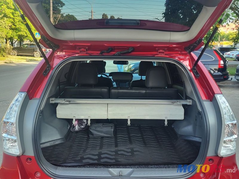 2012' Toyota Prius v photo #5