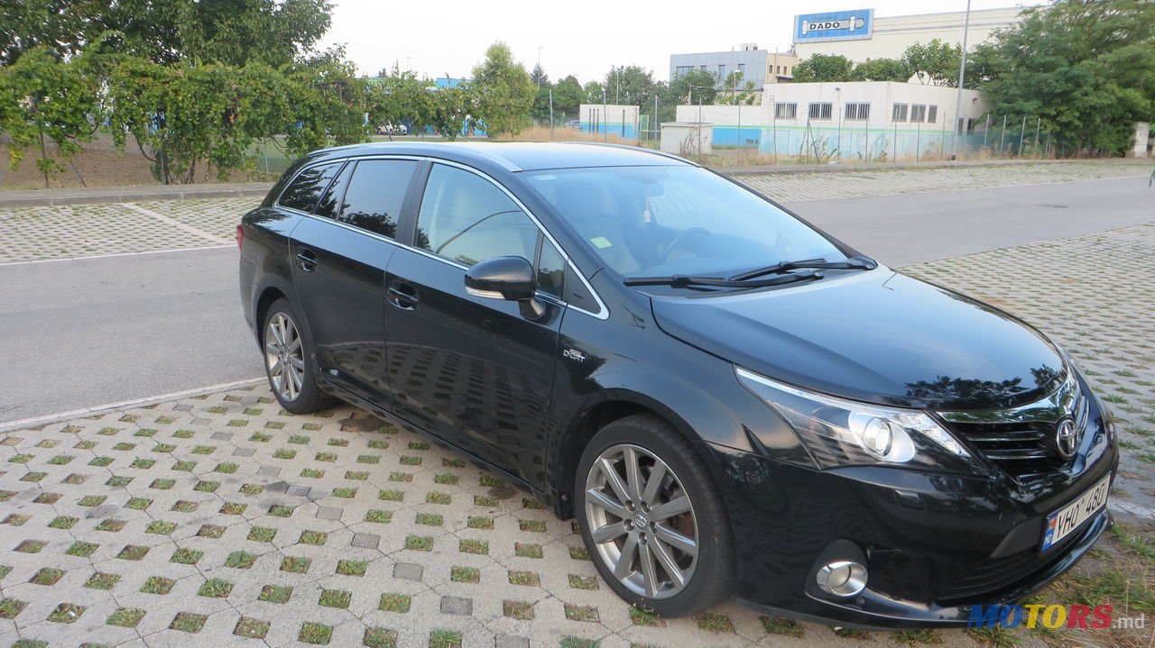 2012' Toyota Avensis photo #1