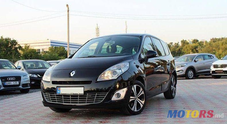 2011' Renault Grand Scenic photo #1