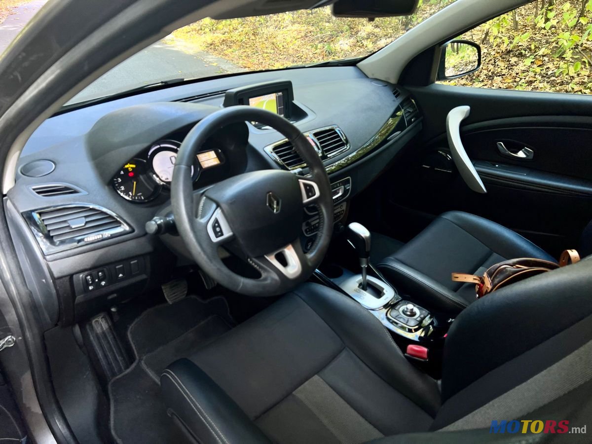 2011' Renault Megane photo #5