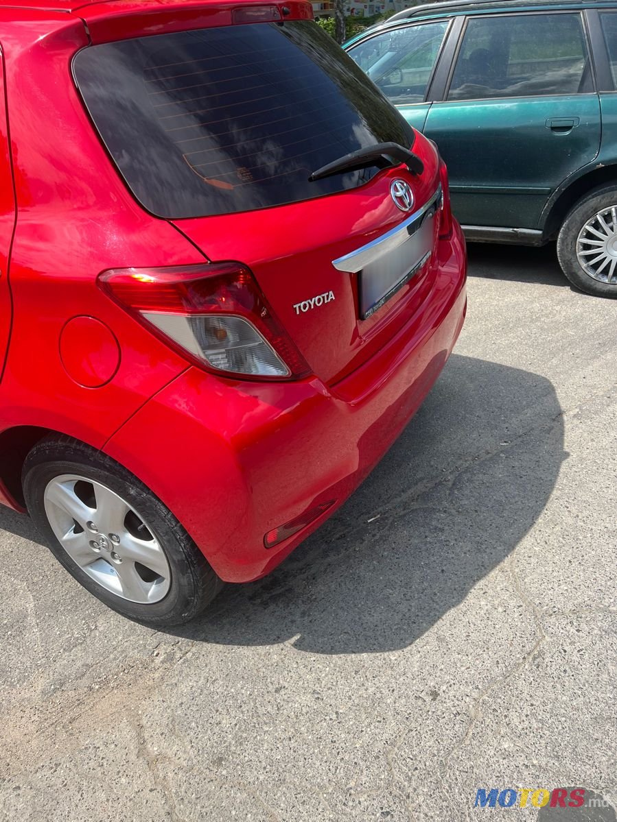 2012' Toyota Yaris photo #3