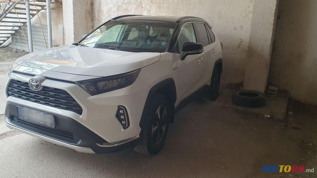 2019' Toyota RAV4 photo #2