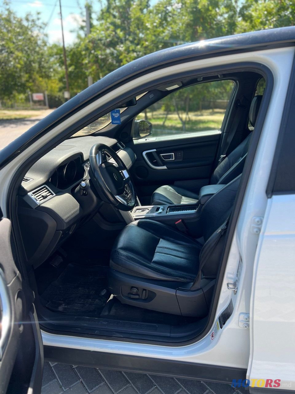 2017' Land Rover Discovery Sport photo #2