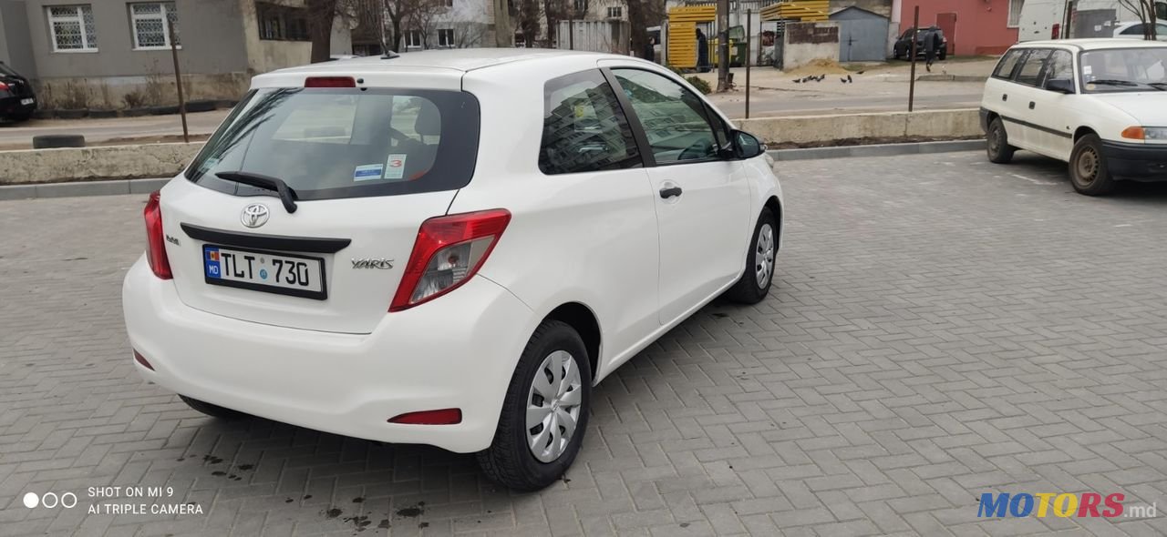 2012' Toyota Yaris photo #3